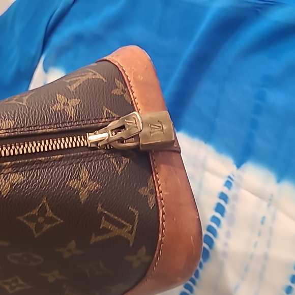 LOUIS VUITTON AUTHENTIC - Picture 9 of 16